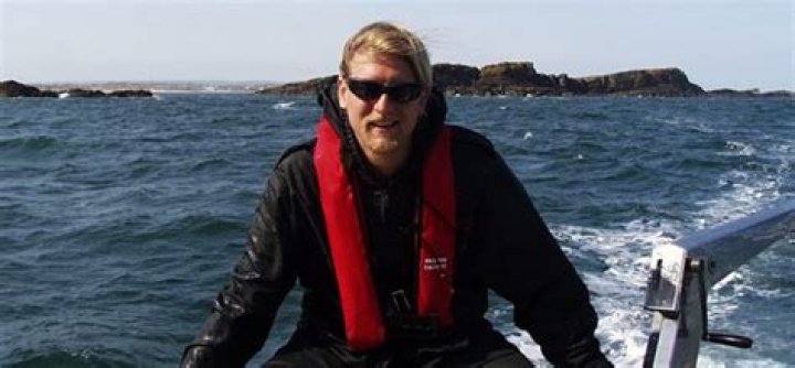 How do you become a maritime archaeologist?