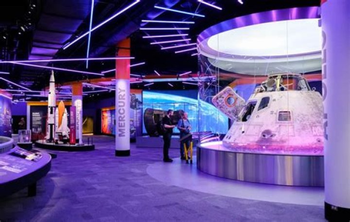 How do you become a museum exhibit designer?
