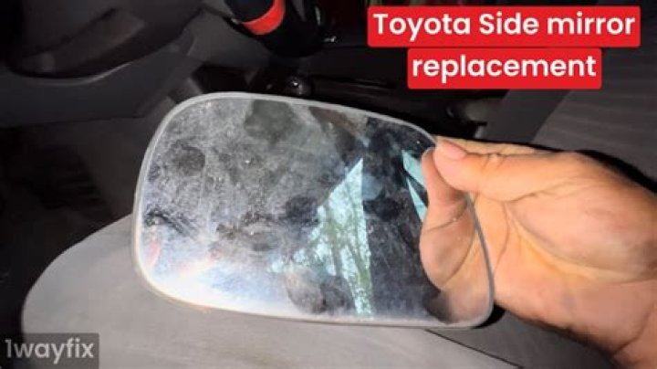 How do you fold the mirror on a Toyota Yaris?