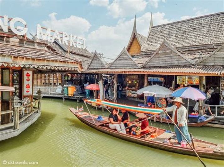 How do you get to the floating market?