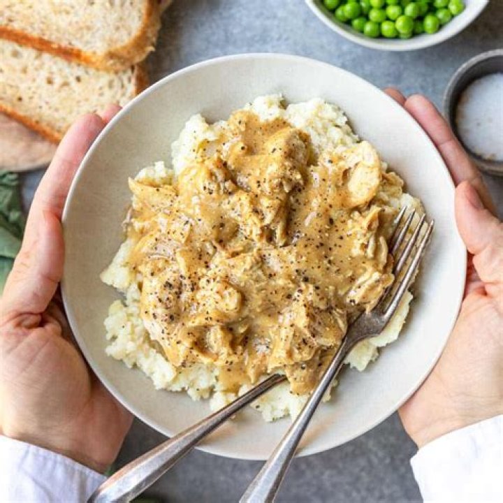 How do you make chicken gravy darker?