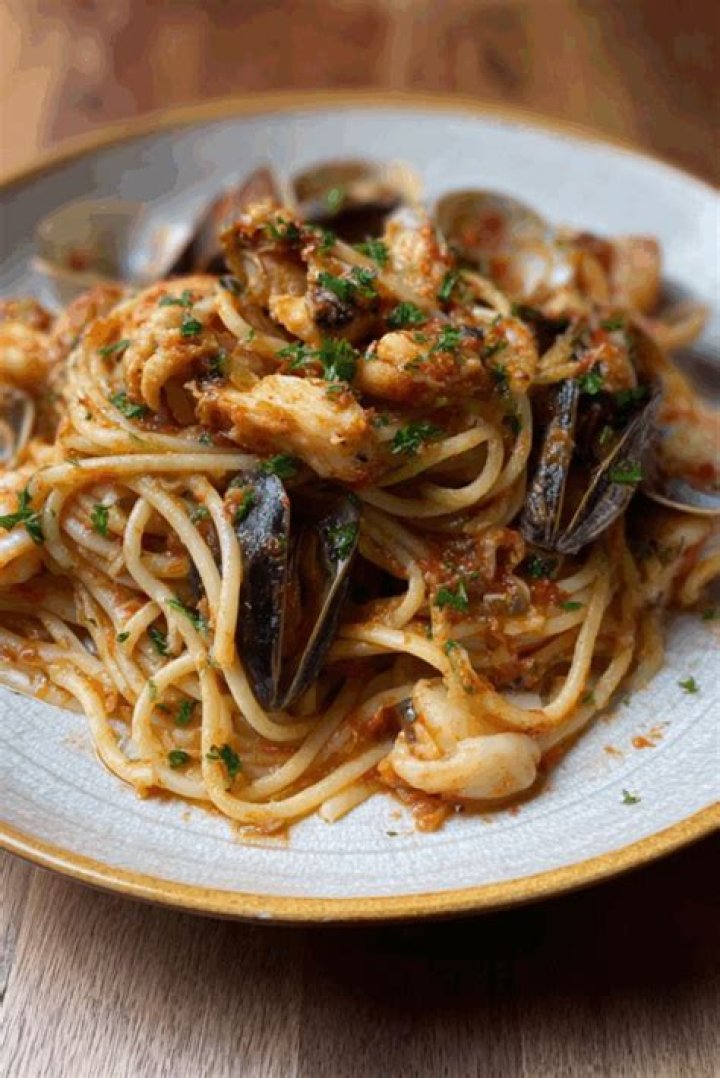 How do you make Jamie Oliver seafood pasta?