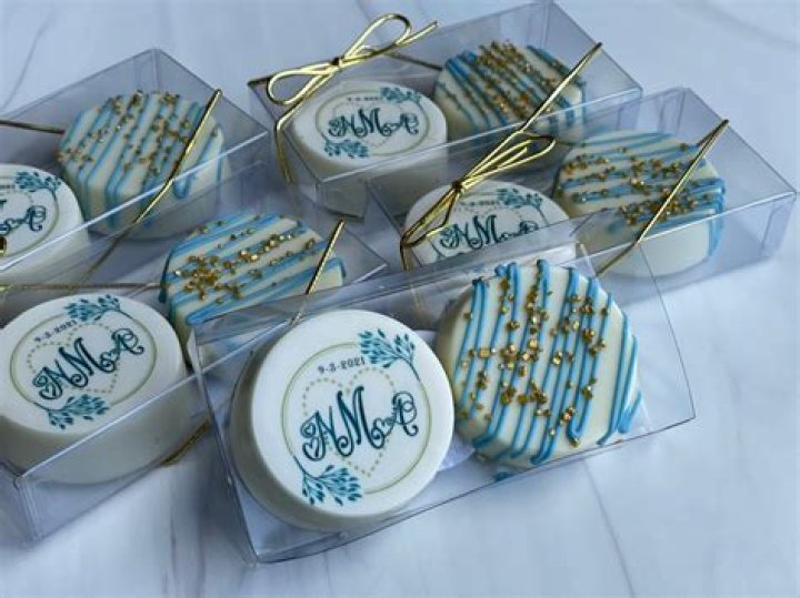 How do you make personalized Oreos?