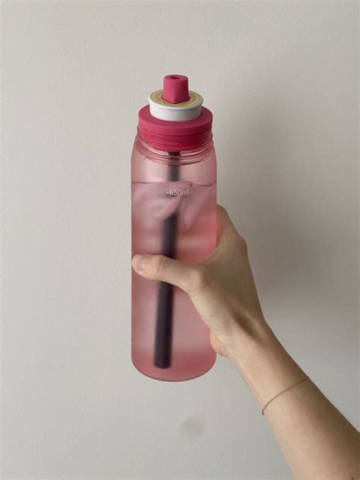 How do you order a water bottle in French?