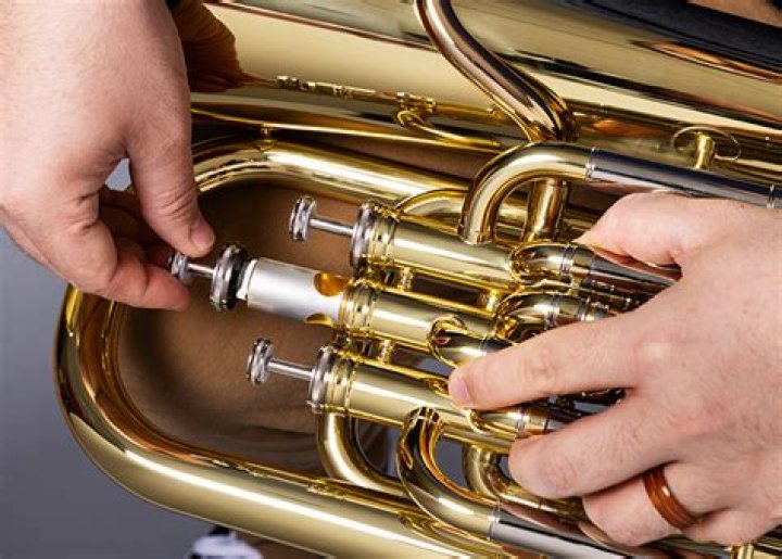How do you unstick a baritone valve?