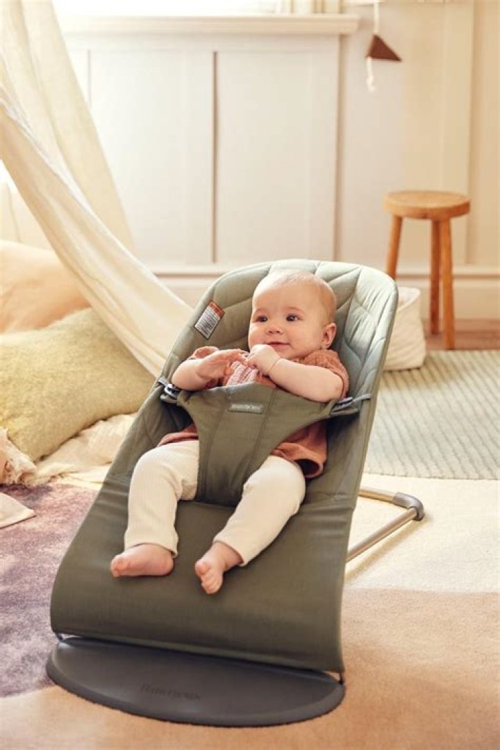 How do you use a Baby Bjorn bouncer?