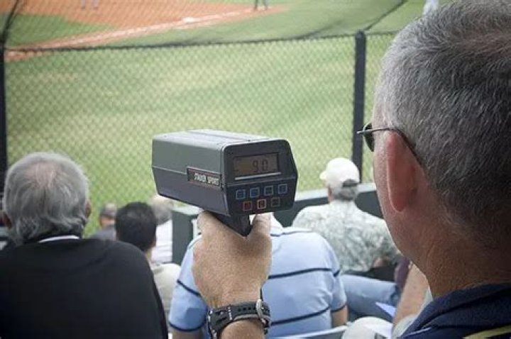 How do you use a radar gun for pitching?