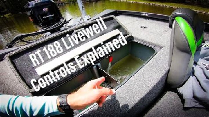 How does a bass boat livewell system work?