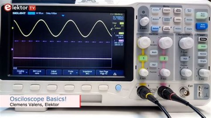 How does a oscilloscope connect to a signal generator?