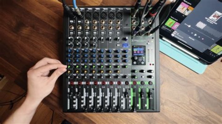How does av mixer work?