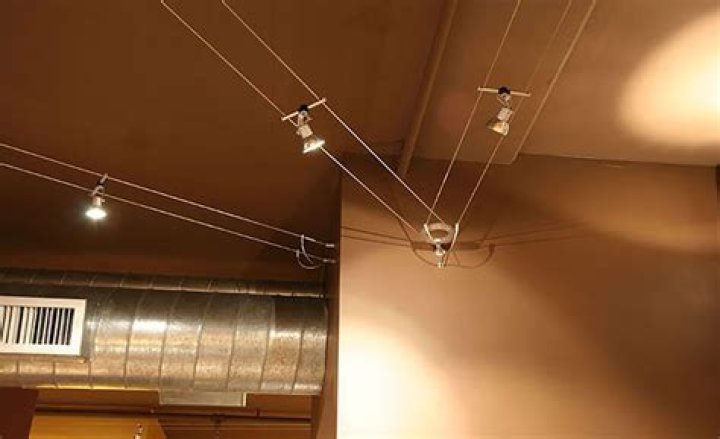 How does cable track lighting work?