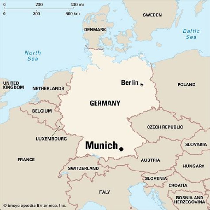 How far apart are Munich and Frankfurt?
