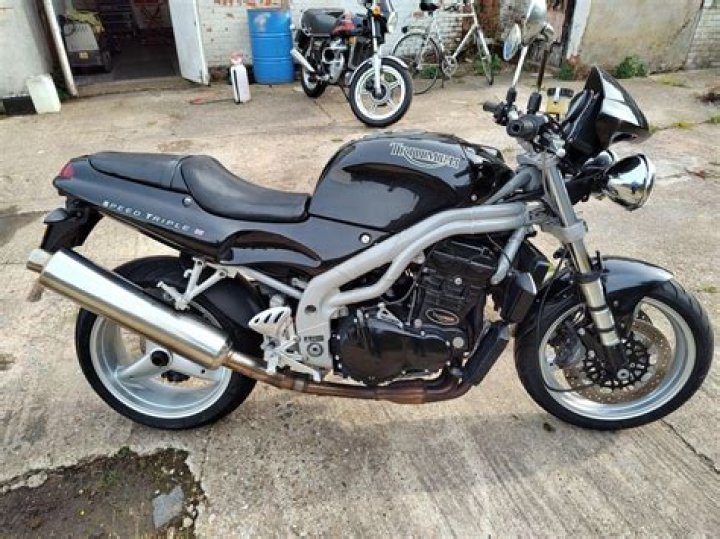 How fast is a Triumph Daytona 955i?