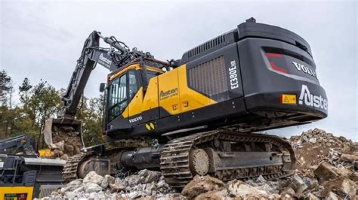 How heavy is a Volvo 380 excavator?