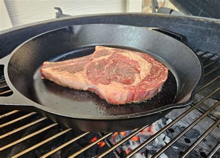 How long do you grill a steak in a cast iron skillet?