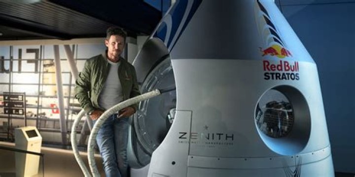How long does it take to jump from Red Bull Stratos?