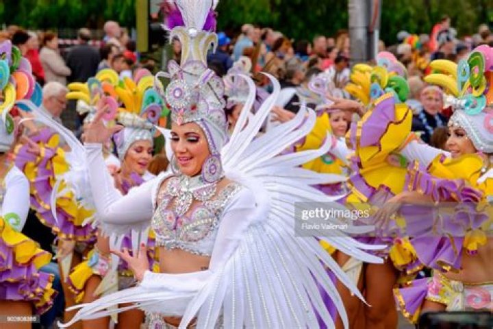How long does the Carnival of Santa Cruz de Tenerife last?