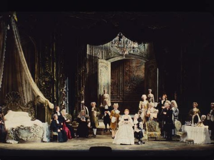 How long is Manon Lescaut opera?