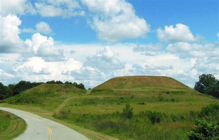 How many burial mounds are left in Minnesota?