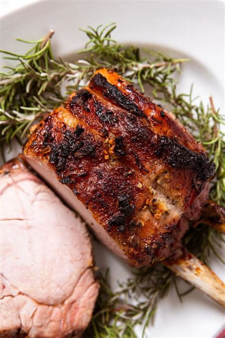How many calories are in a pork rib roast?