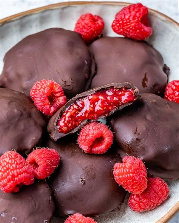 How many calories are in chocolate covered raspberries?
