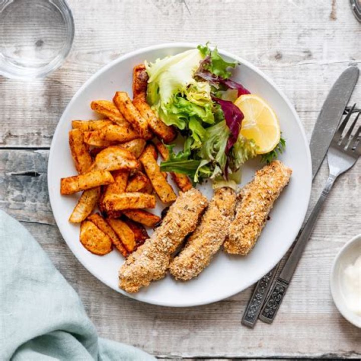 How many calories are in fish fingers and chips?
