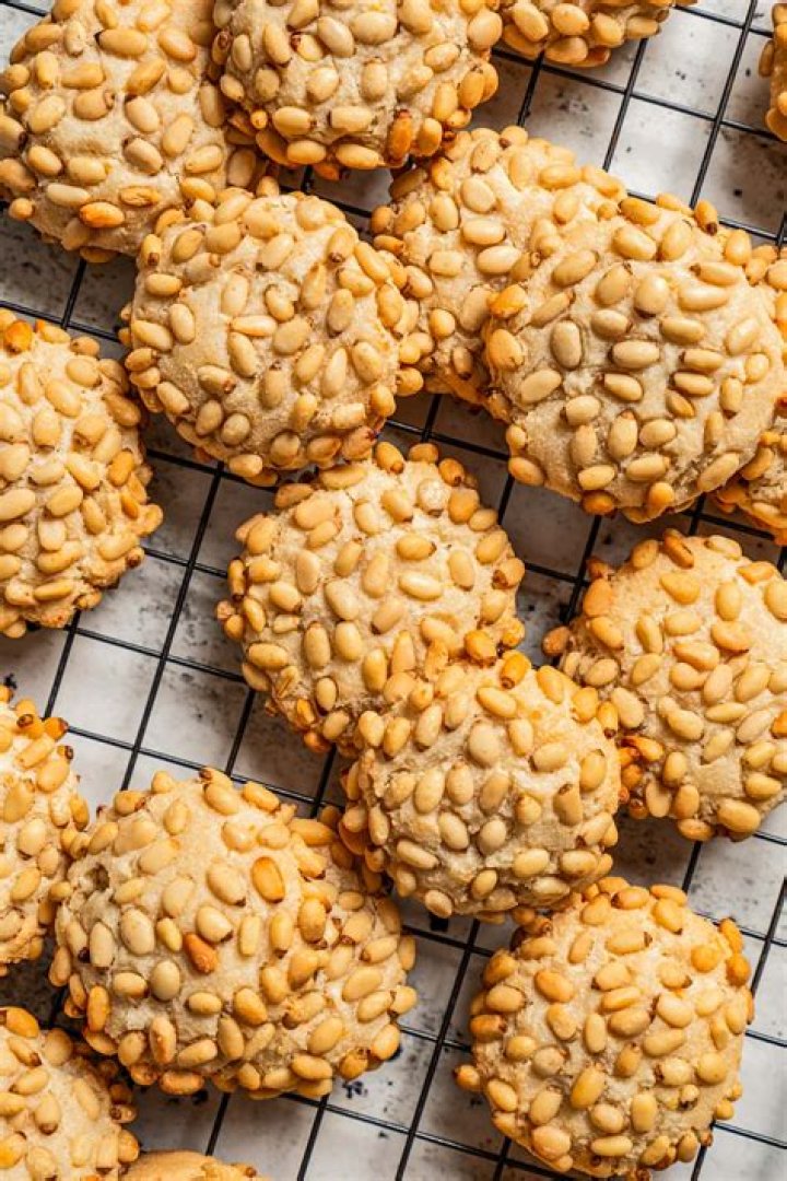 How many carbs are in pignoli cookies?
