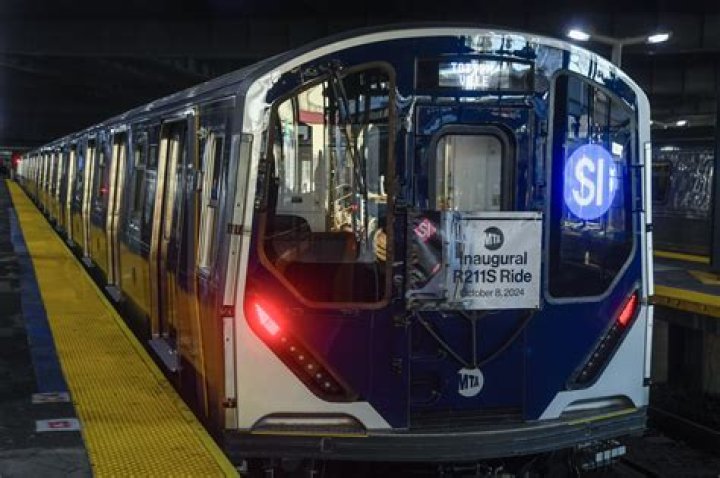 How many cars can A NYC subway train have?