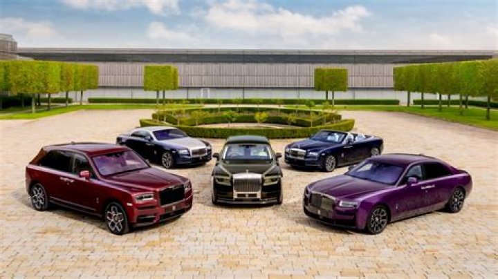 How many cars do Messi have?