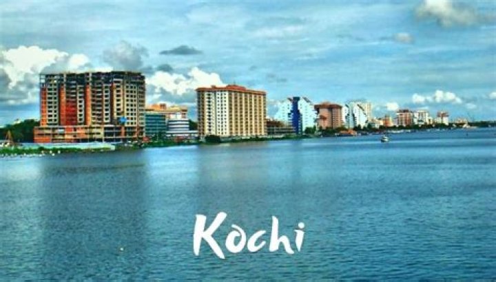 How many days are sufficient to visit Kochi?