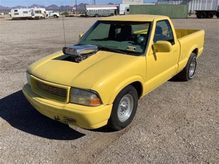 How many miles to a gallon does a 2000 GMC Sonoma get?