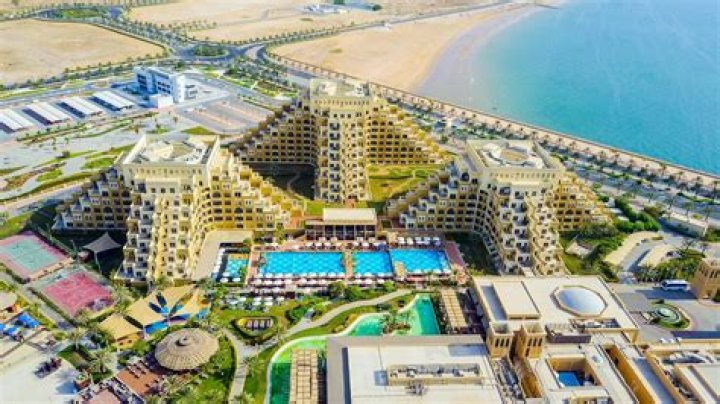 How many rooms does Rixos Bab Al Bahr have?