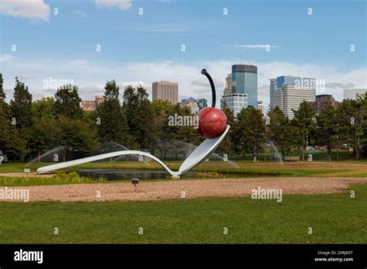 How many sculptures are in Minneapolis Sculpture Garden?