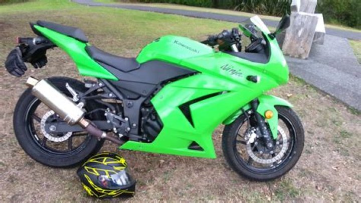 How many spark plugs does a Kawasaki Ninja 250R have?
