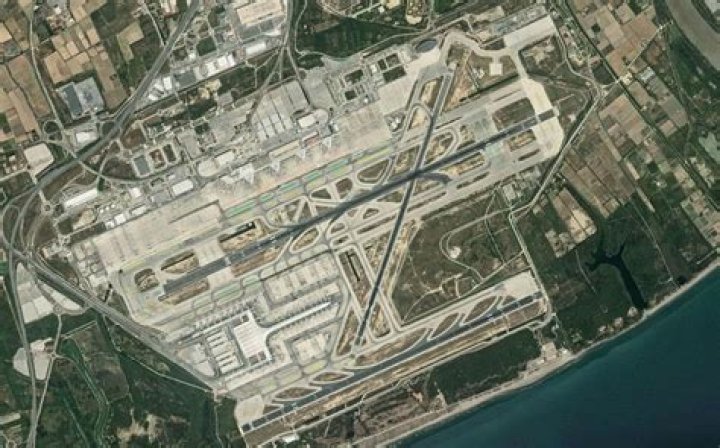 How many terminals does Barcelona airport have?