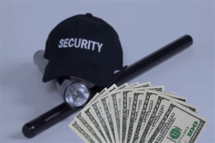How much do security guards get paid Qld?