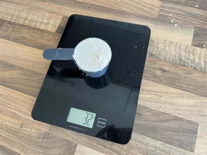 How much does 1 scoop of whey weigh?
