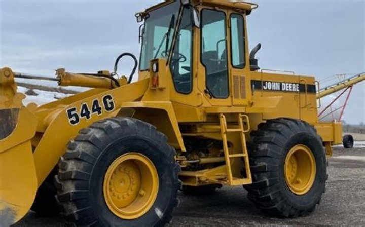 How much does a John Deere 544g weigh?