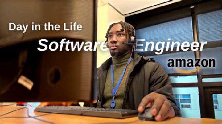 How much does a support engineer at Amazon make?