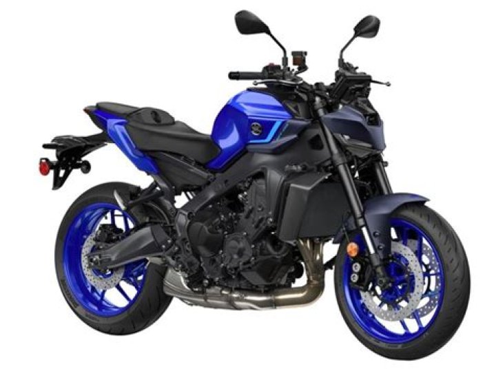 How much does a Yamaha MT-09 weigh?