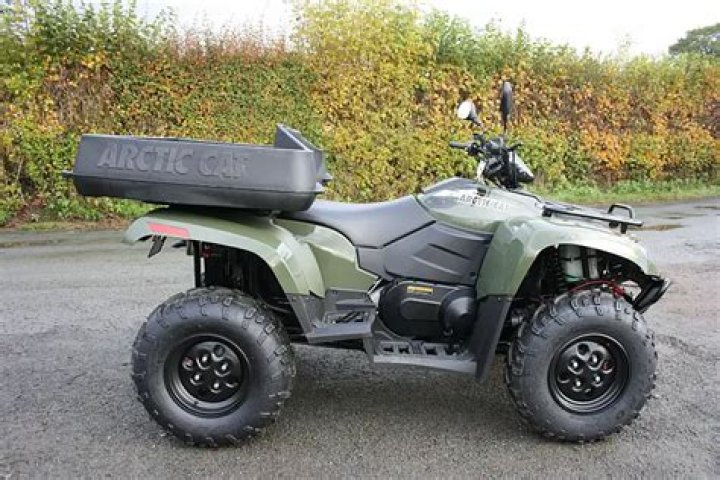 How much does an Arctic Cat 700 weight?