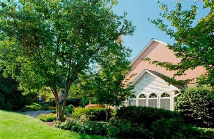 How much does it cost to live at Asbury Methodist Village?