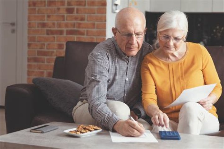 How much does it cost to live in a senior community in Florida?