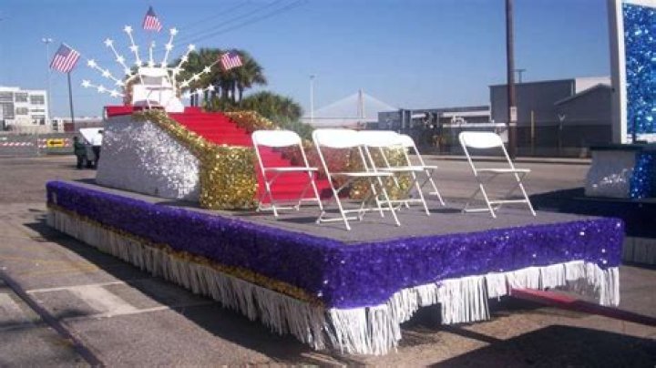 How much does it cost to rent a parade float?