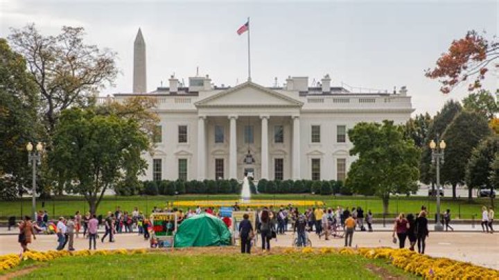 How much does it cost to take a tour of the White House?