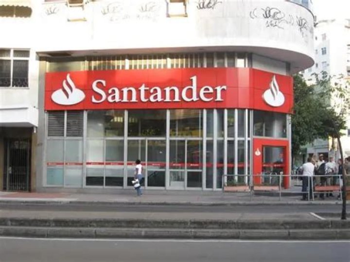 How much does Santander charge for international transfers?
