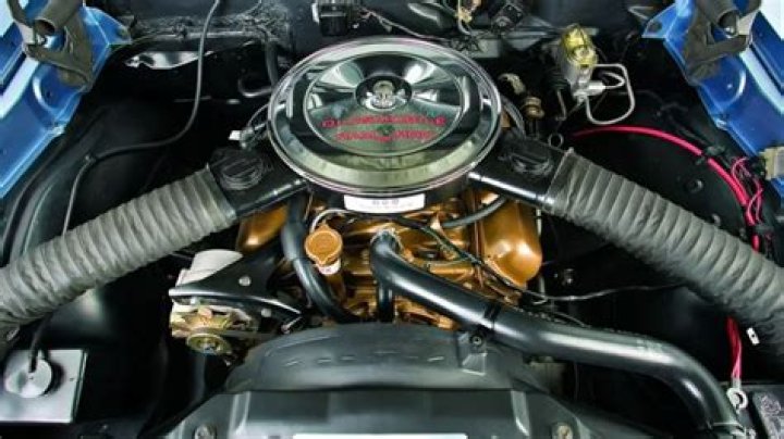How much horsepower does a 528 Hemi have?