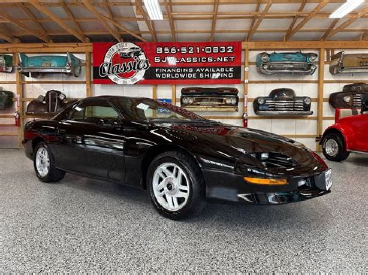 How much horsepower does a 94 Camaro LT1 have?