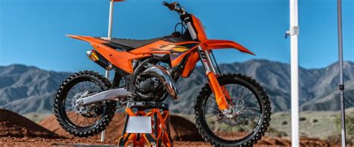 How much HP does a KTM 125 SX have?