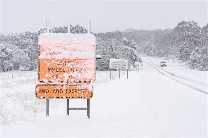 How much snow is there at Mount Hotham?